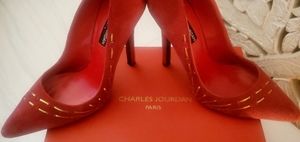 ICONIC CHARLES JOURDAN SUEDE PUMP!
